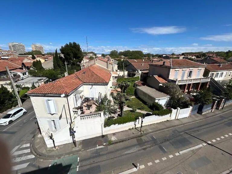Studio Avec Clim Et Terrasse Proche Du Centre Ville D'Avignon France