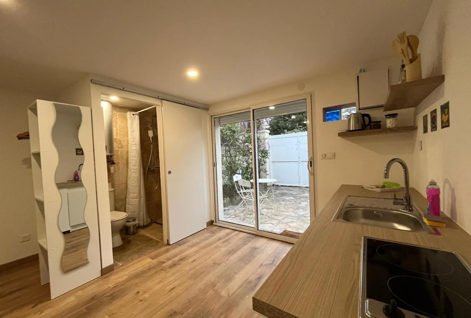 Apartment Studio Avec Clim Et Terrasse Proche Du Centre Ville D'Avignon France