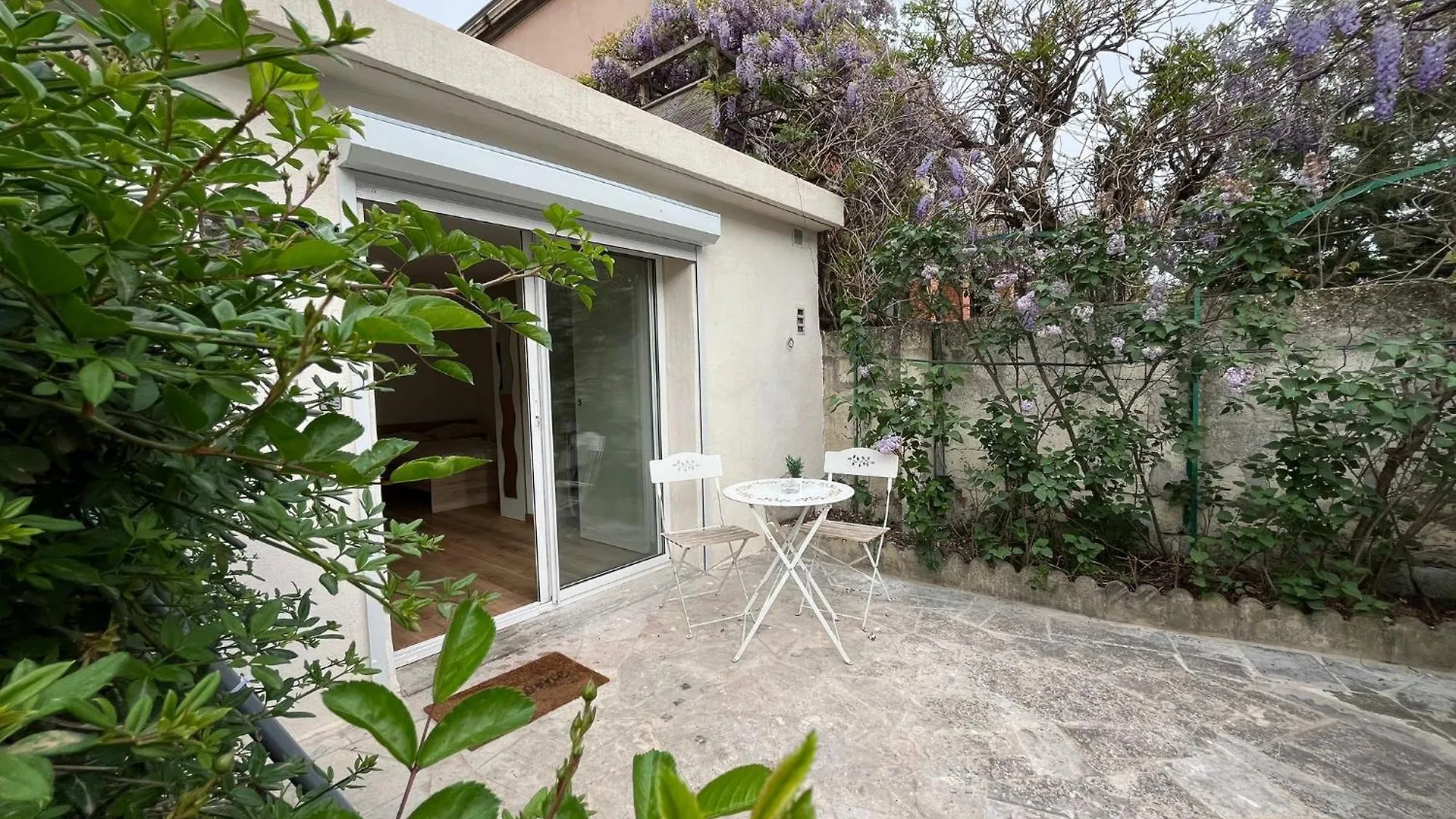 Apartment Studio Avec Clim Et Terrasse Proche Du Centre Ville D'Avignon France