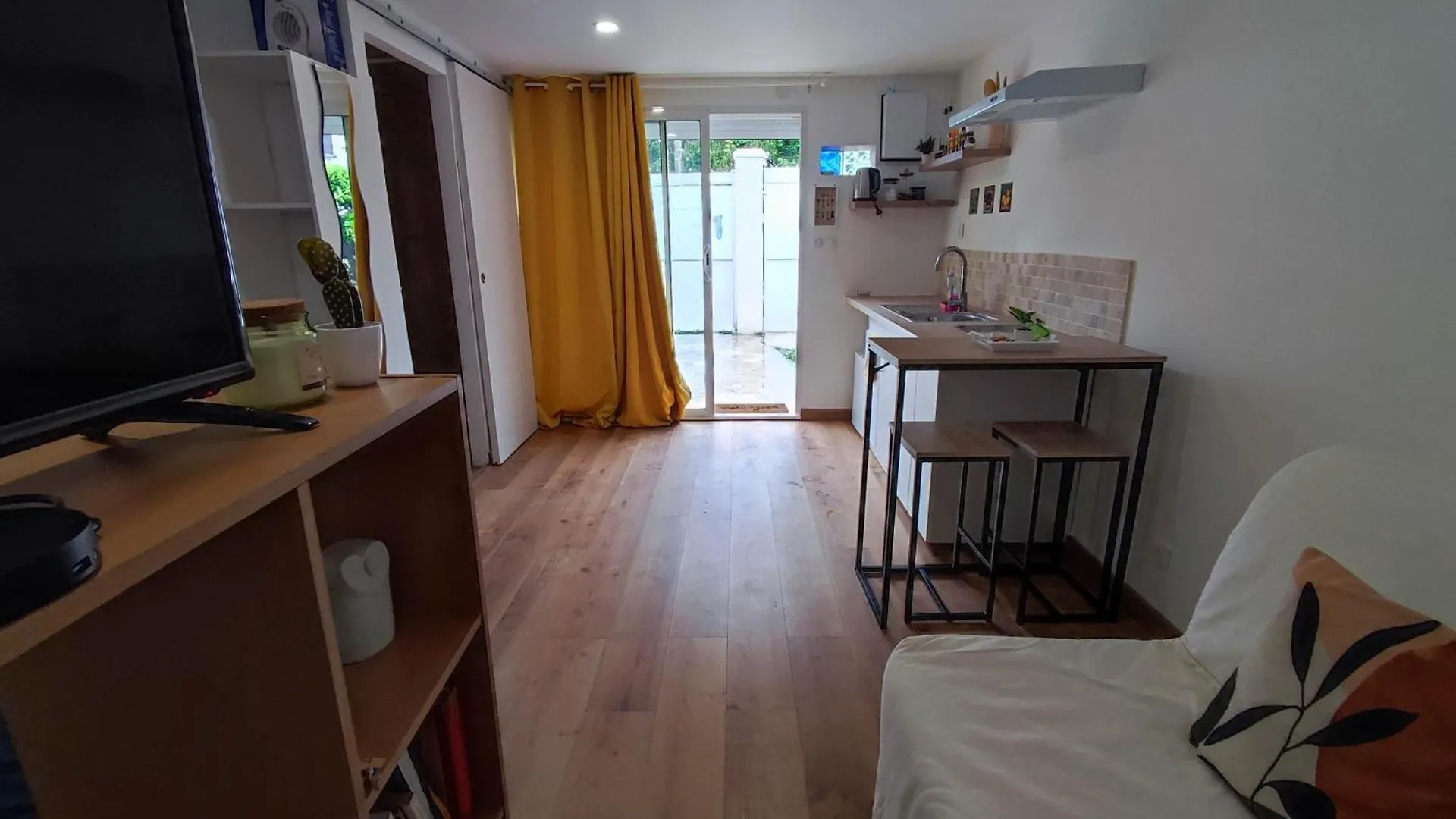 Studio Avec Clim Et Terrasse Proche Du Centre Ville D'Avignon Apartment Avignon